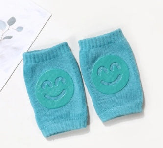 Sommerliche Baby-Frotteesocken mit Knieschutz